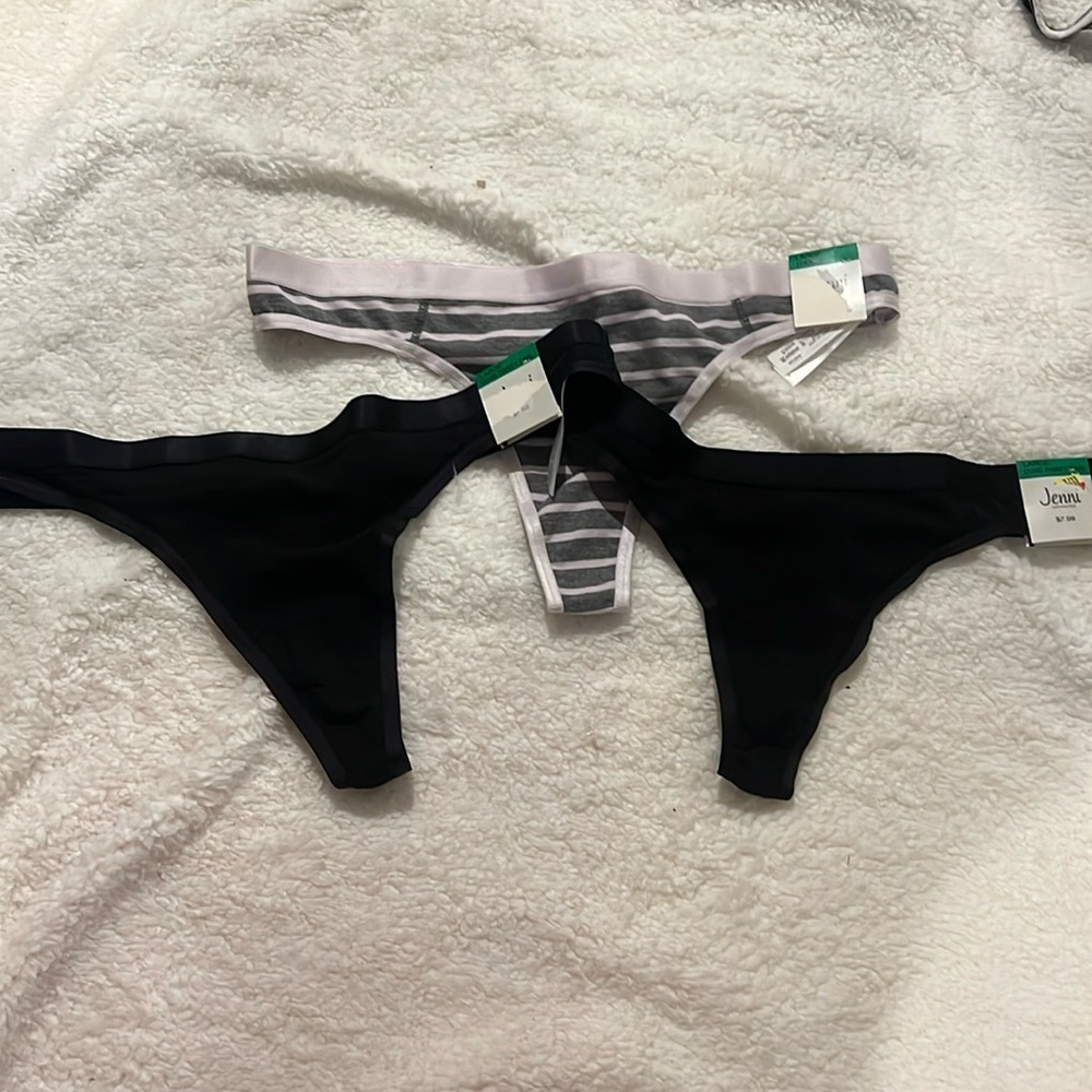 - Jenni 3 thongs